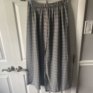 MIDI SKIRT WITH BUTTON DETAIL